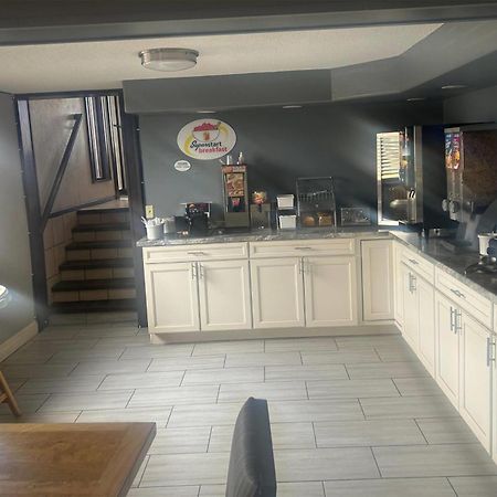 Super 8 By Wyndham Miles City Exterior photo