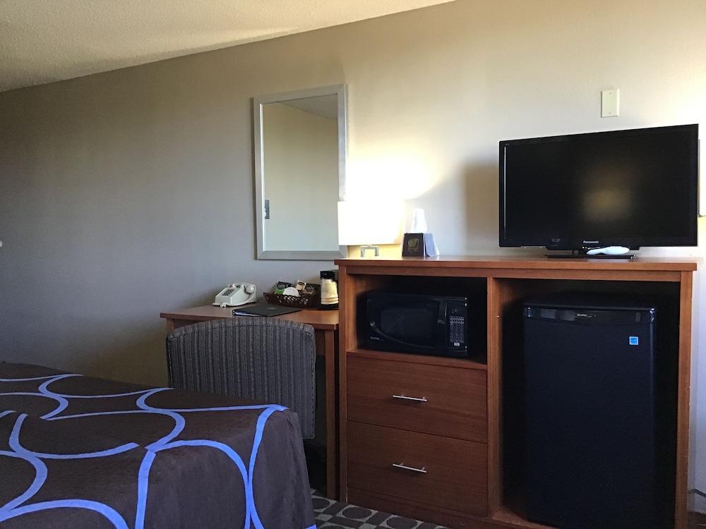 Super 8 By Wyndham Miles City Exterior photo