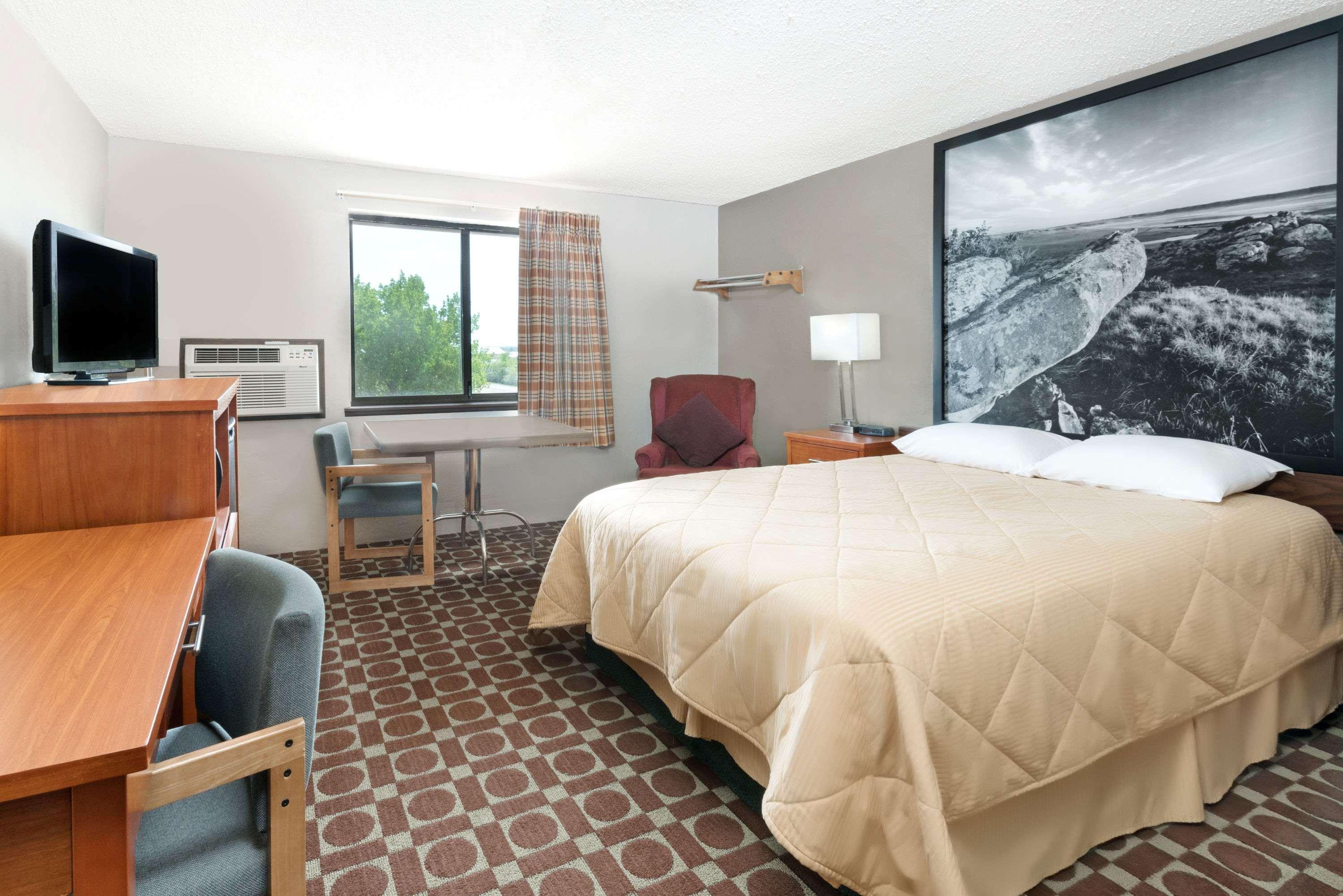 Super 8 By Wyndham Miles City Exterior photo